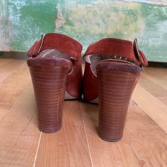 Tahari Suede/Leather Sandal Block Heels Rust Color Size 8 - Picture 7 of 8